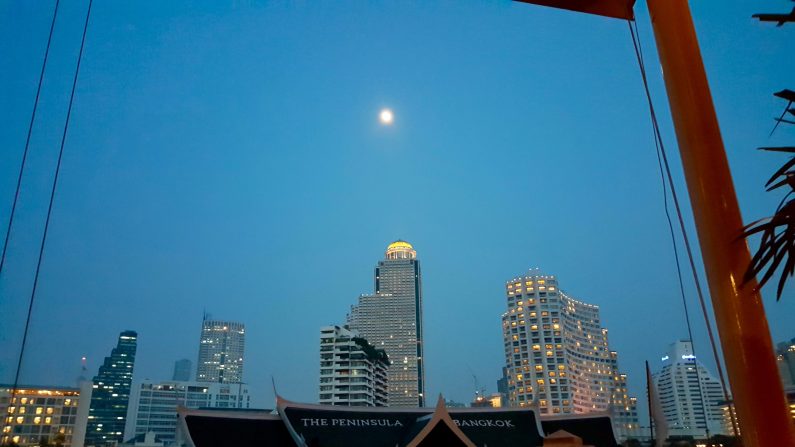 Bangkok evening by Ingemar Pongratz