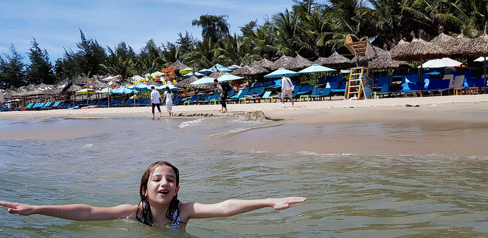 Louise i Cua Dau Beach av Ingemar Pongratz